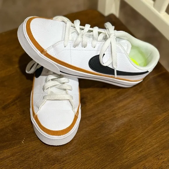 Women’s Nike Court Legacy size 6.5 - Picture 1 of 2